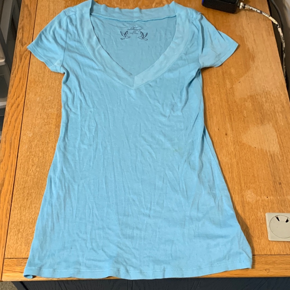 Medium Old Navy Sky Blue V-Neck Short Sleeve Tee